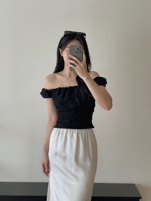 Eyelet Off Shoulder Top / 镂空显瘦一字肩上衣