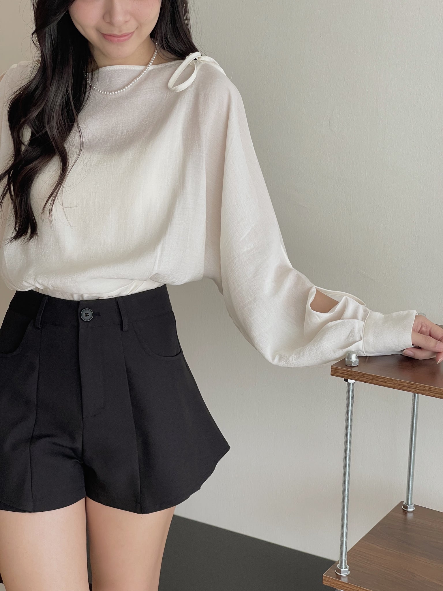 Luminous Chiffon Blouse / 柔光漫纱镂空遮肉小衫