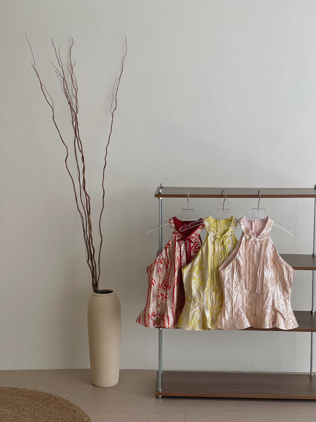 Lustrous Gold Brocade Halter Top / 金缕流芳-浮雕提花旗袍上衣