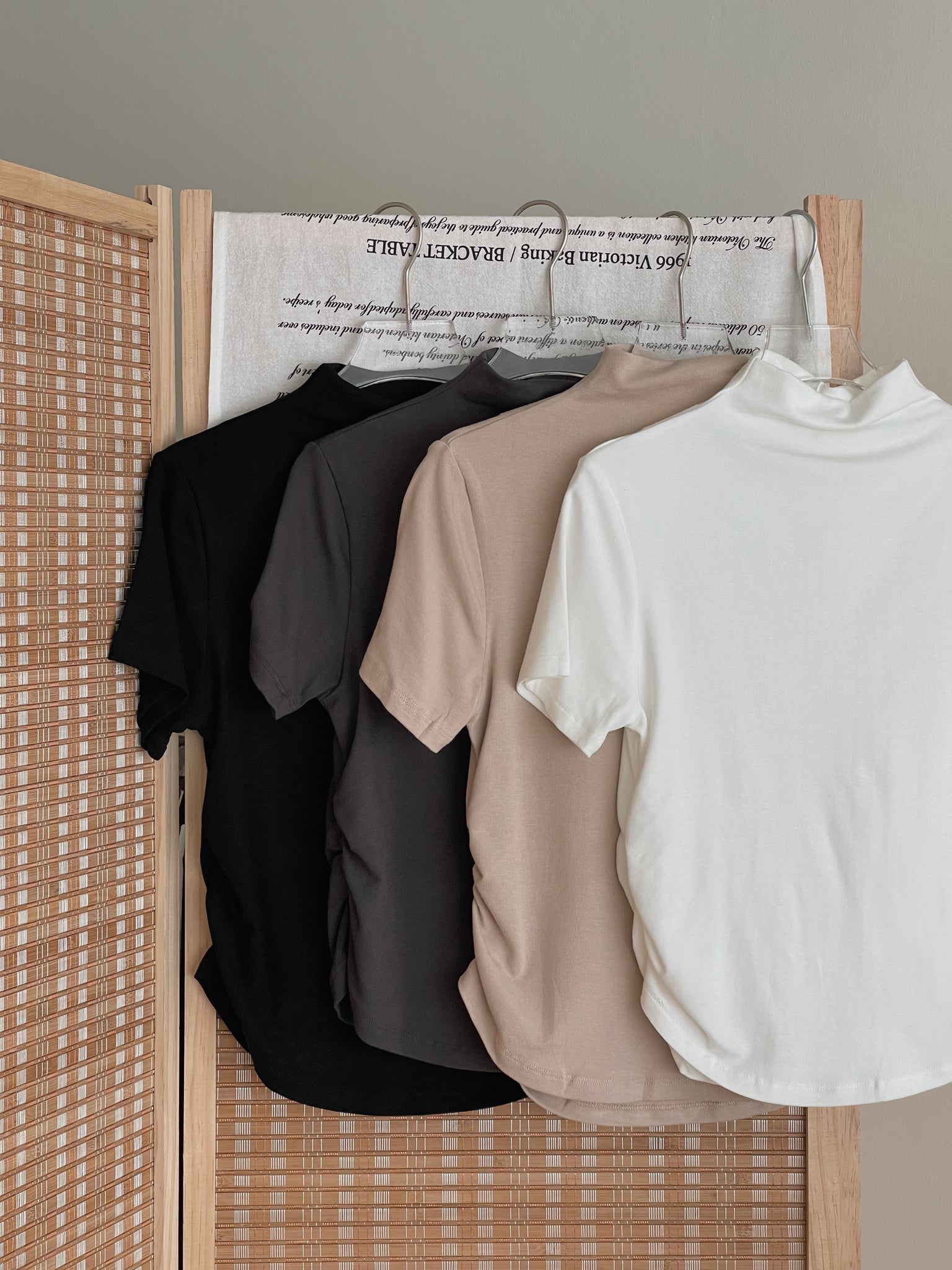 Pendant Mock Neck Top / 小吊坠半高领打底上衣