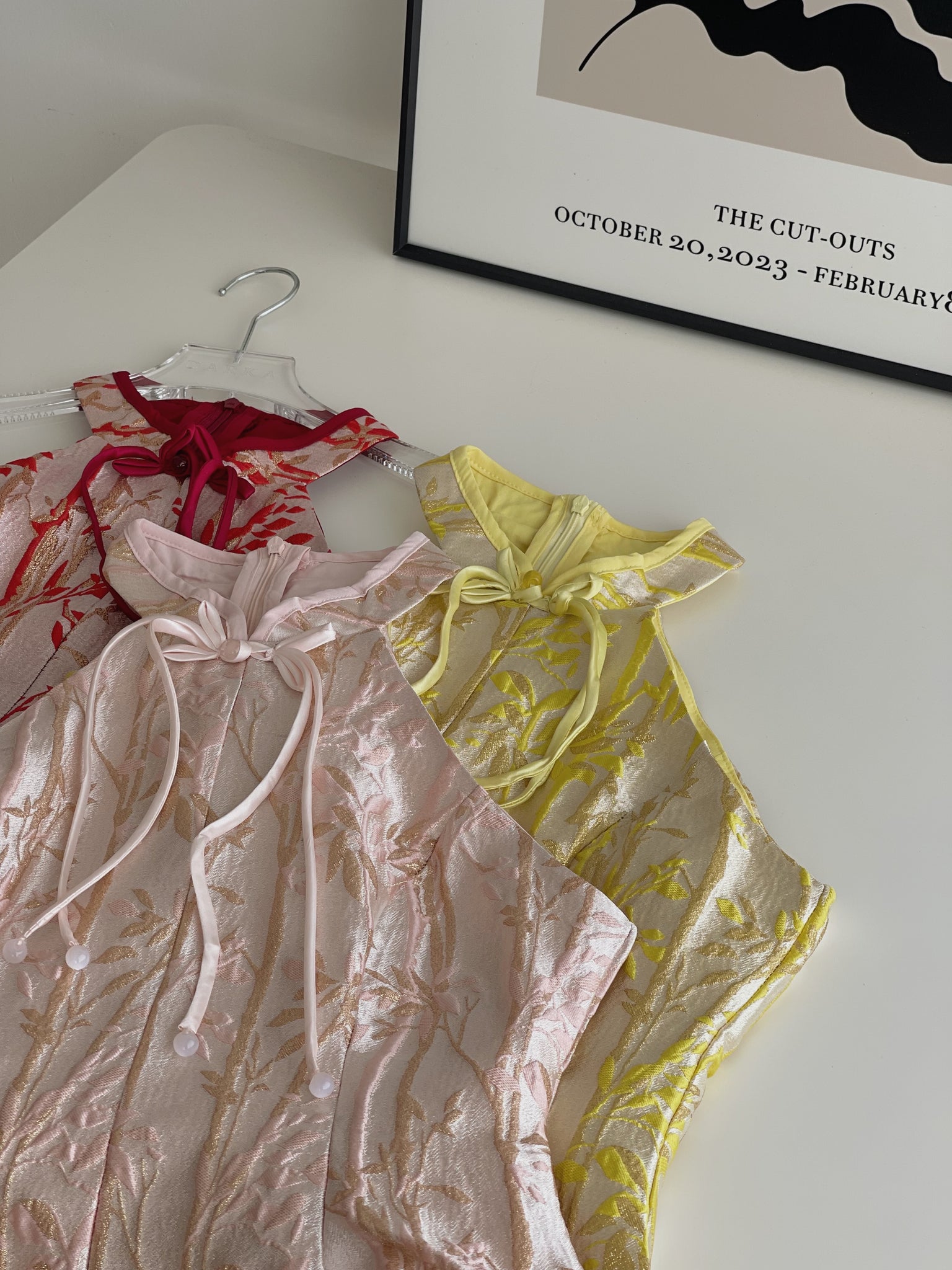 Lustrous Gold Brocade Halter Top / 金缕流芳-浮雕提花旗袍上衣