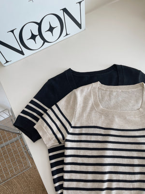 Korean Stripes Knit Top / 条纹针织方领T恤