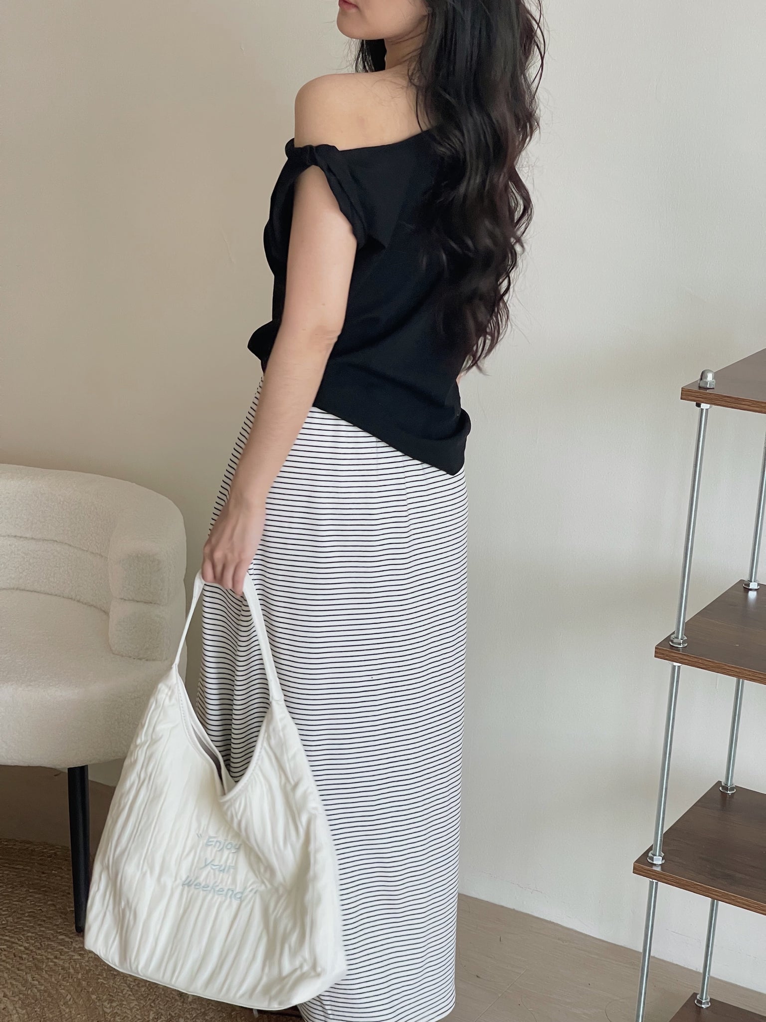 Knot Sleeve Casual Tee / 露锁骨显瘦扭结斜领T恤