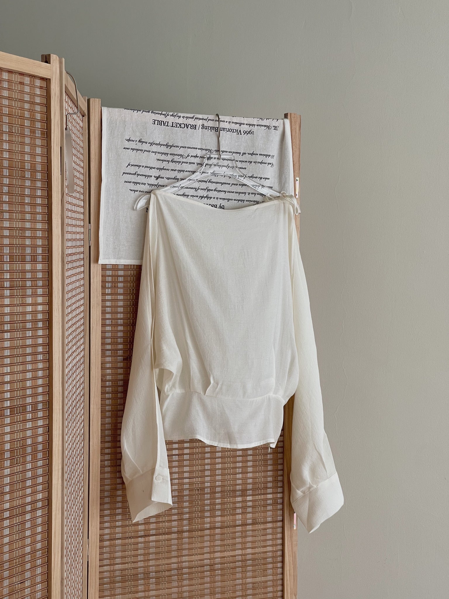 Luminous Chiffon Blouse / 柔光漫纱镂空遮肉小衫