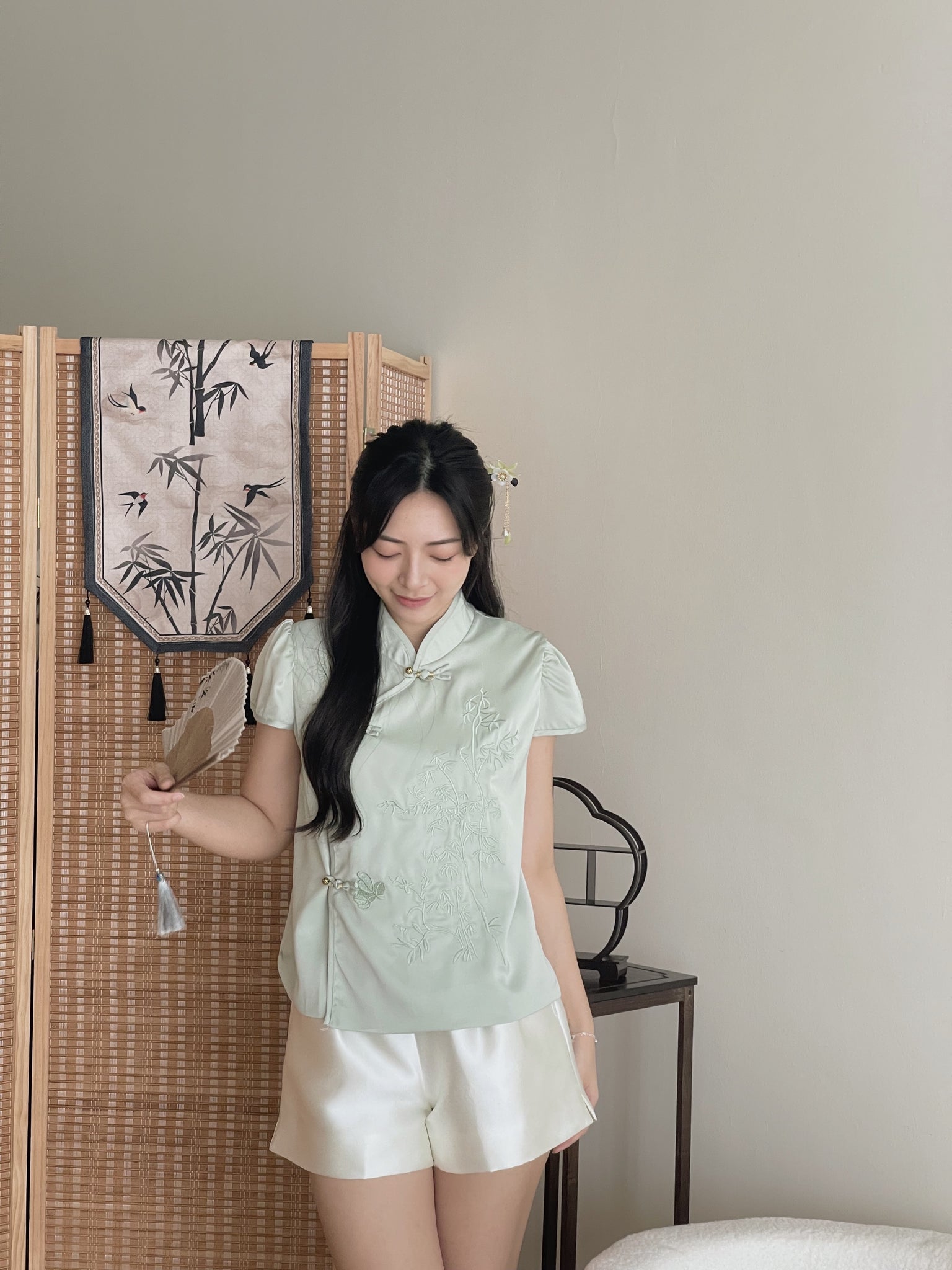 Bamboo Embroidered Silk Top / 竹青刺绣盘扣上衣