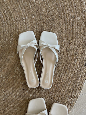 Bow Low Heeled Sandals / 修饰脚宽小高跟凉鞋