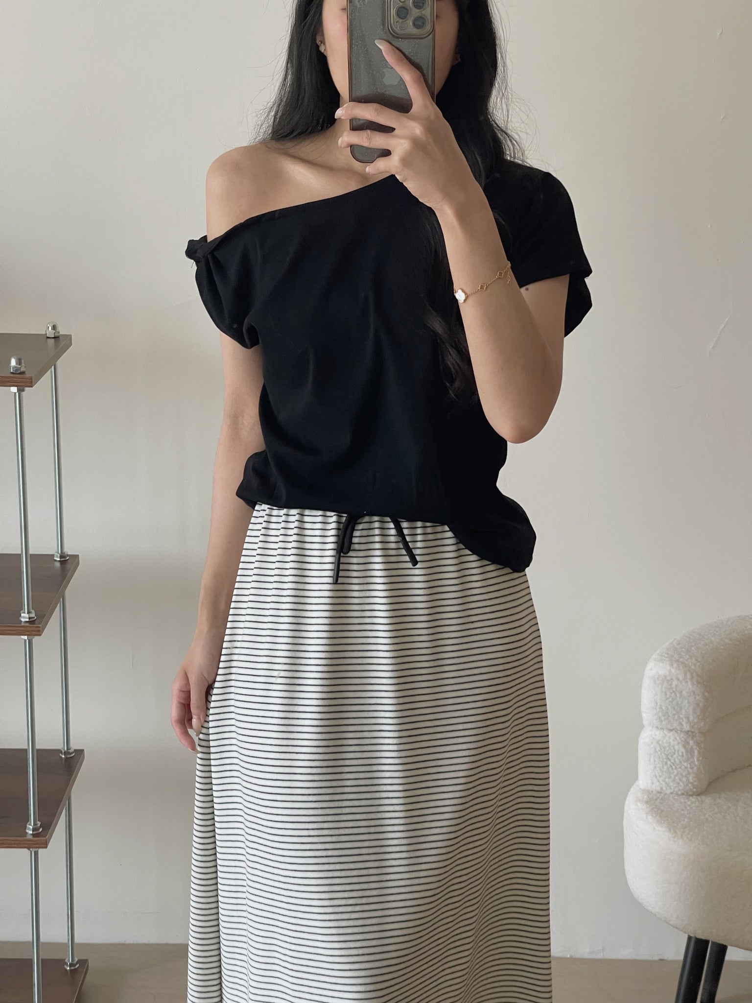 Knot Sleeve Casual Tee / 露锁骨显瘦扭结斜领T恤