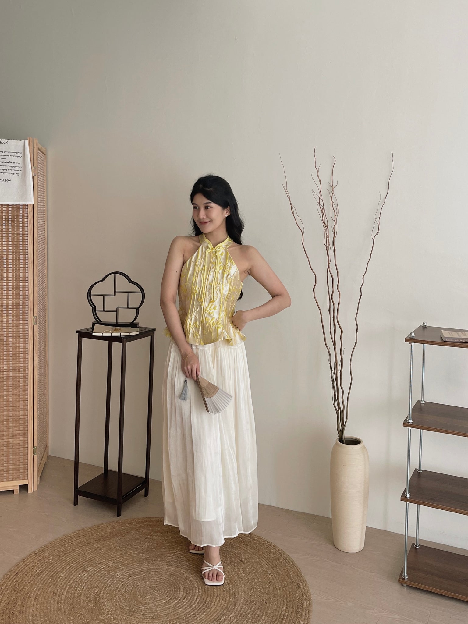 Lustrous Gold Brocade Halter Top / 金缕流芳-浮雕提花旗袍上衣