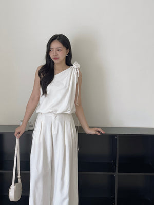 Vera Oblique Minimalist Set / 立体花斜肩阔腿裤套装
