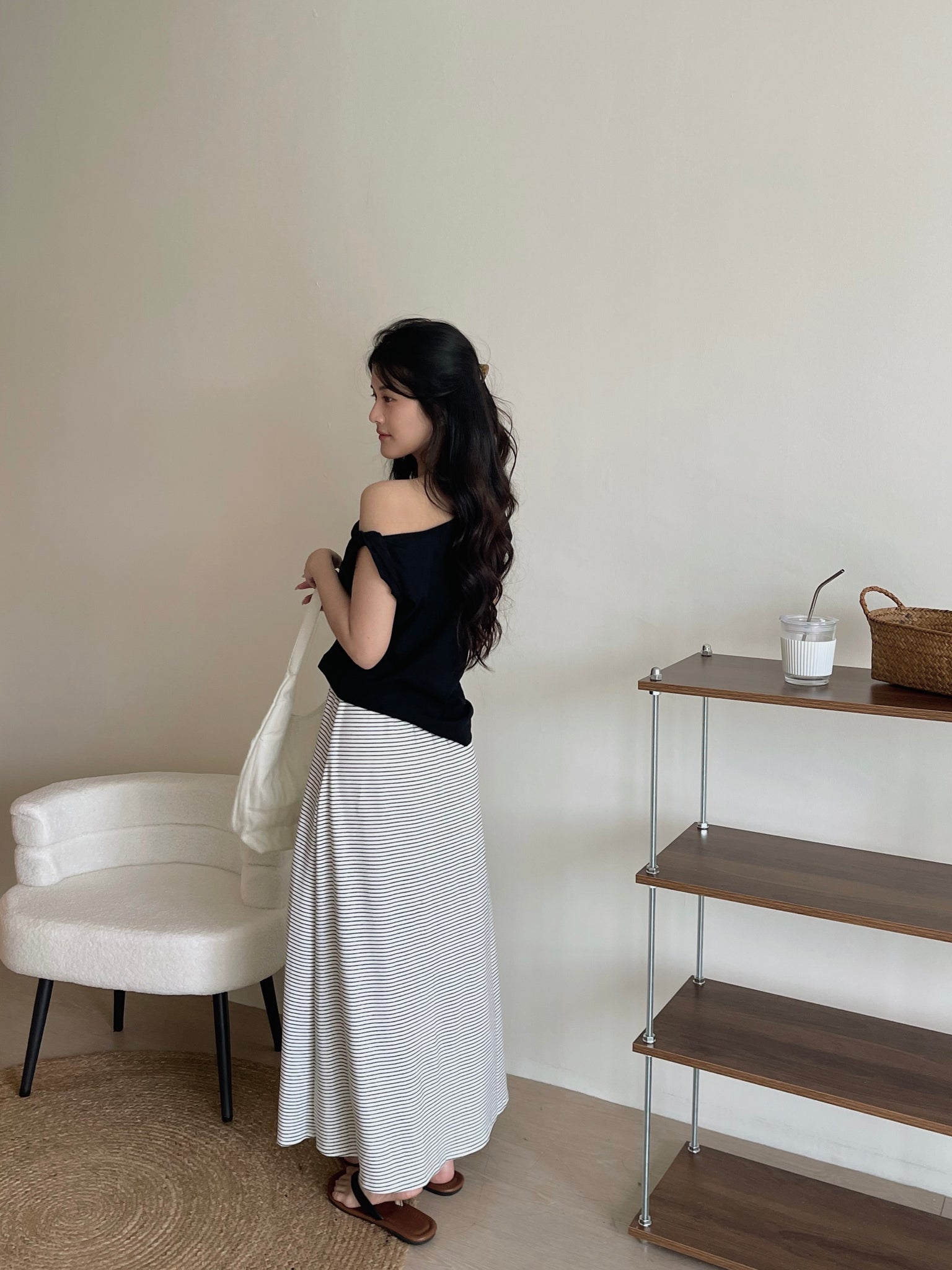 Knot Sleeve Casual Tee / 露锁骨显瘦扭结斜领T恤