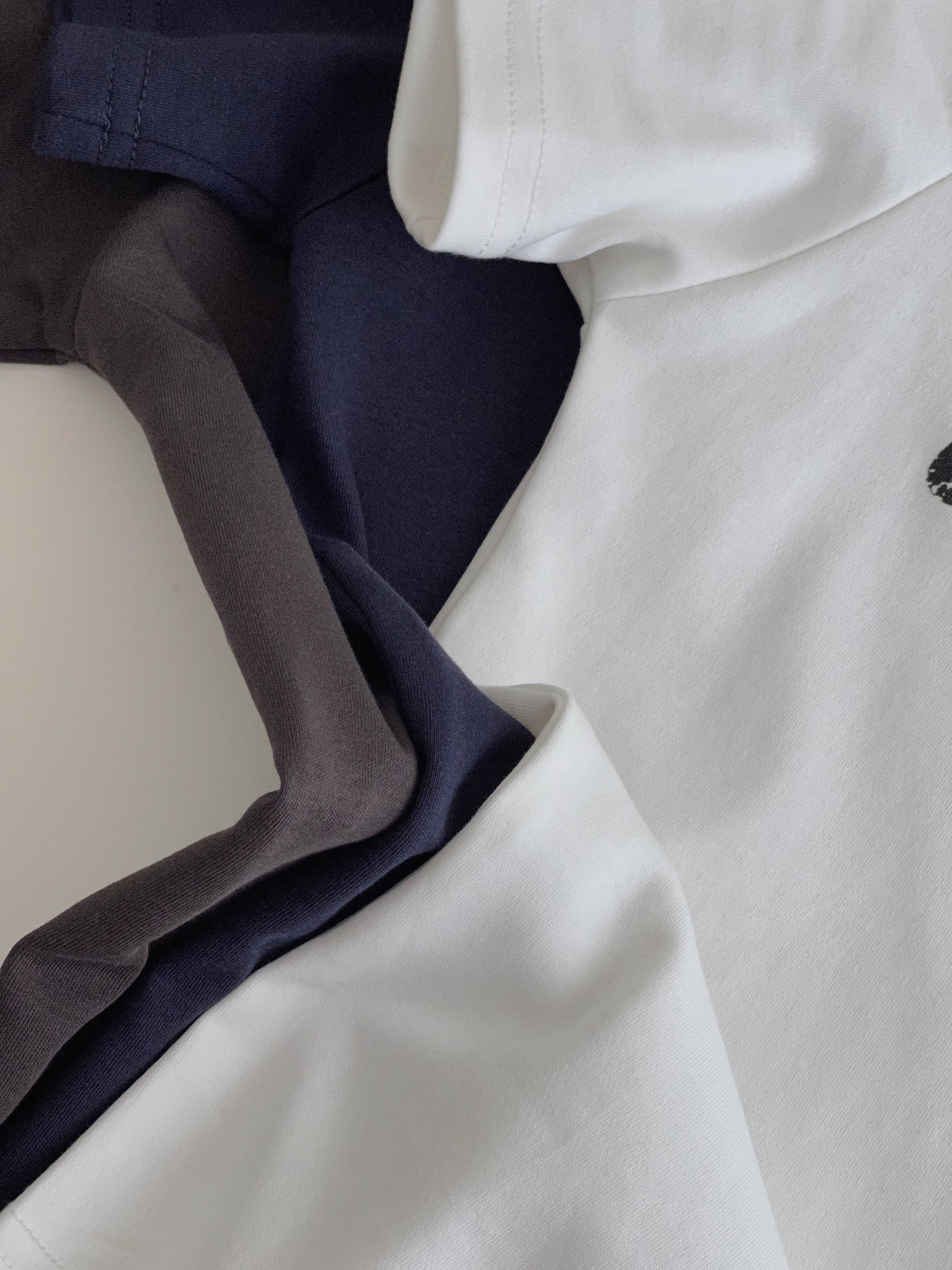 Letter Print  Slanted Shoulder Tee / 美式字母宽肩斜肩T恤