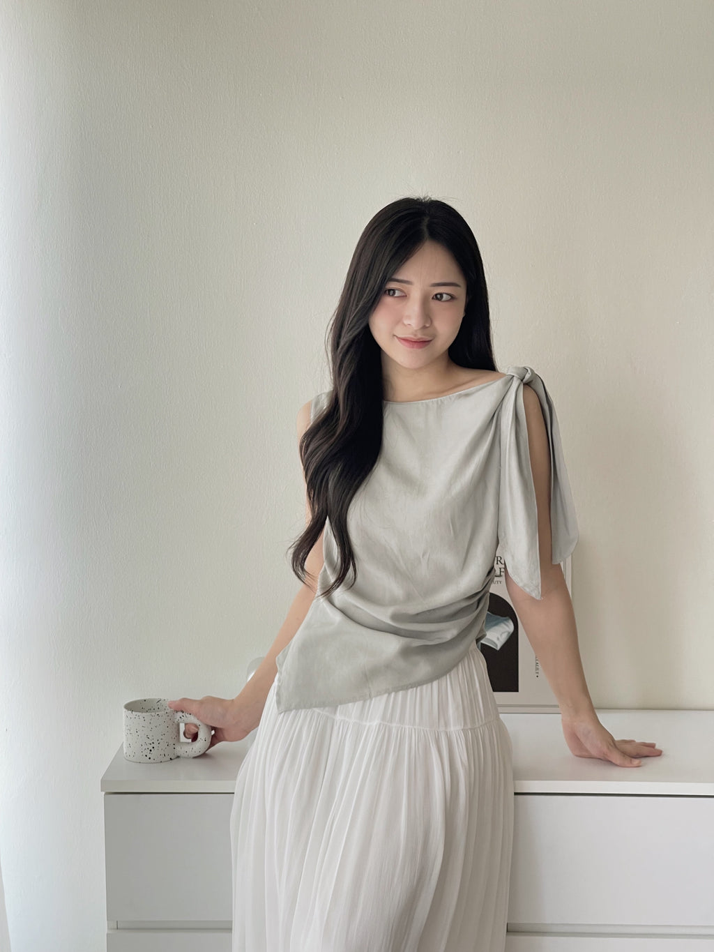 Wide Shoulder Ribbon Top / 宽领单肩系带不规则小衫