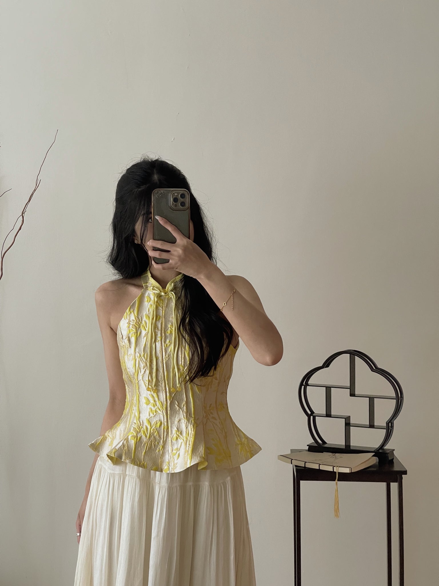 Lustrous Gold Brocade Halter Top / 金缕流芳-浮雕提花旗袍上衣