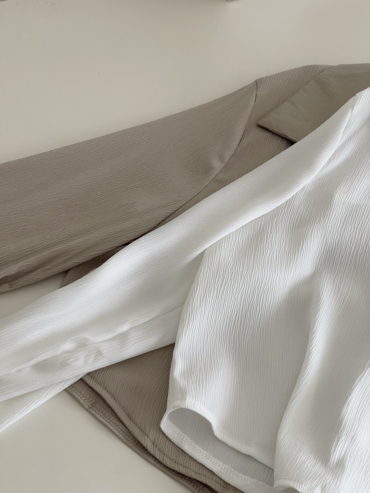 Crepon Silky Crop Shirt / 纹理水光锻短衬衫