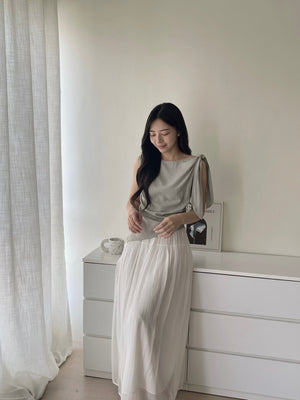 Wide Shoulder Ribbon Top / 宽领单肩系带不规则小衫