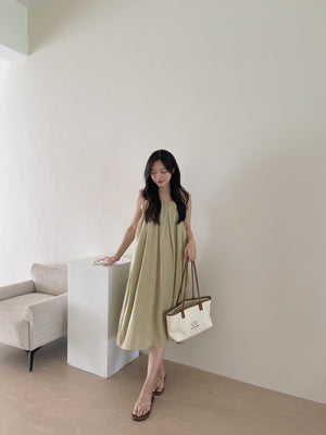 Holiday Pleated Dress / 度假抹胸吊带连衣裙