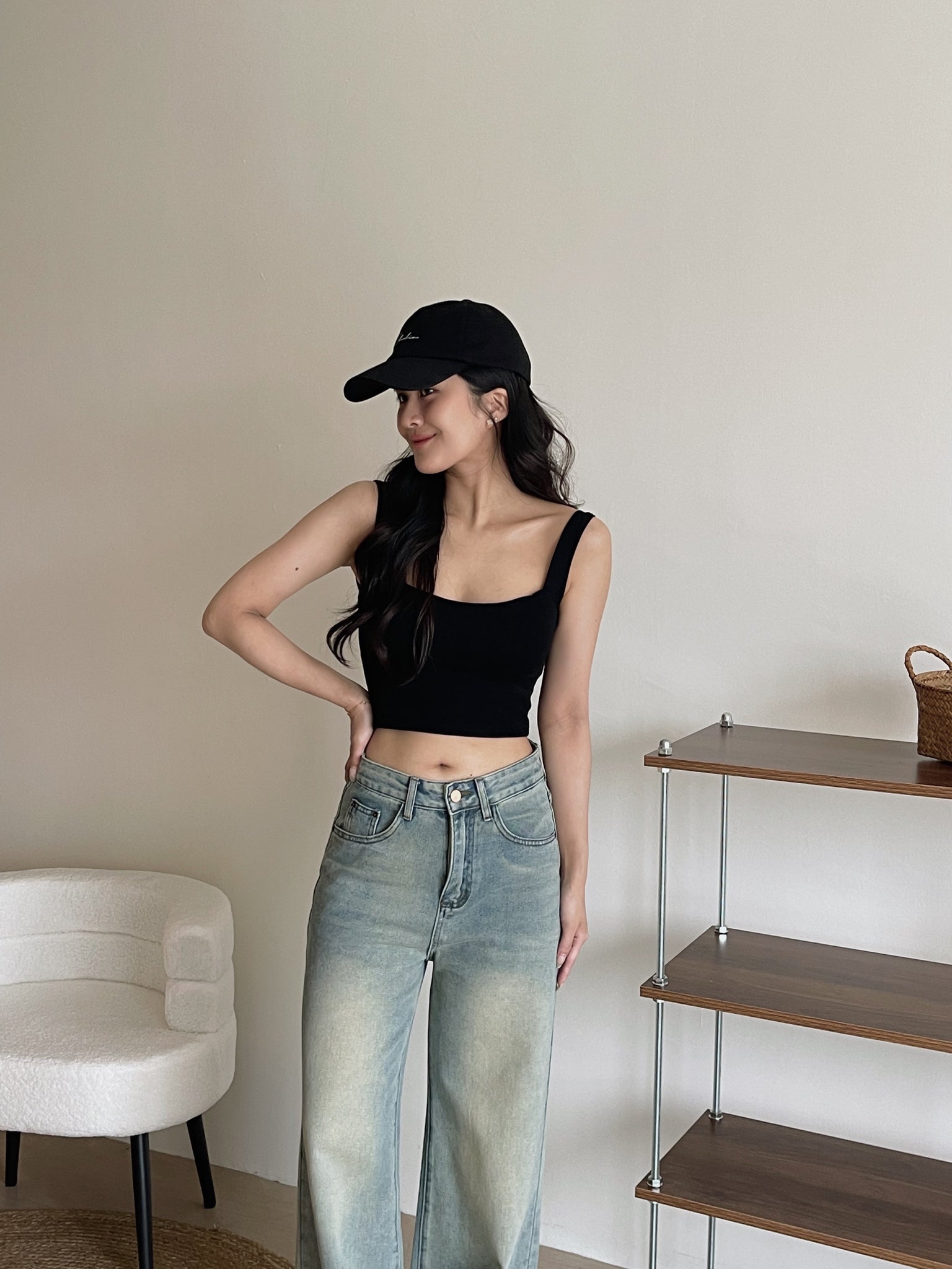 Sleeveless Crop Top With Removable Pad / 大方领遮副乳胸垫背心