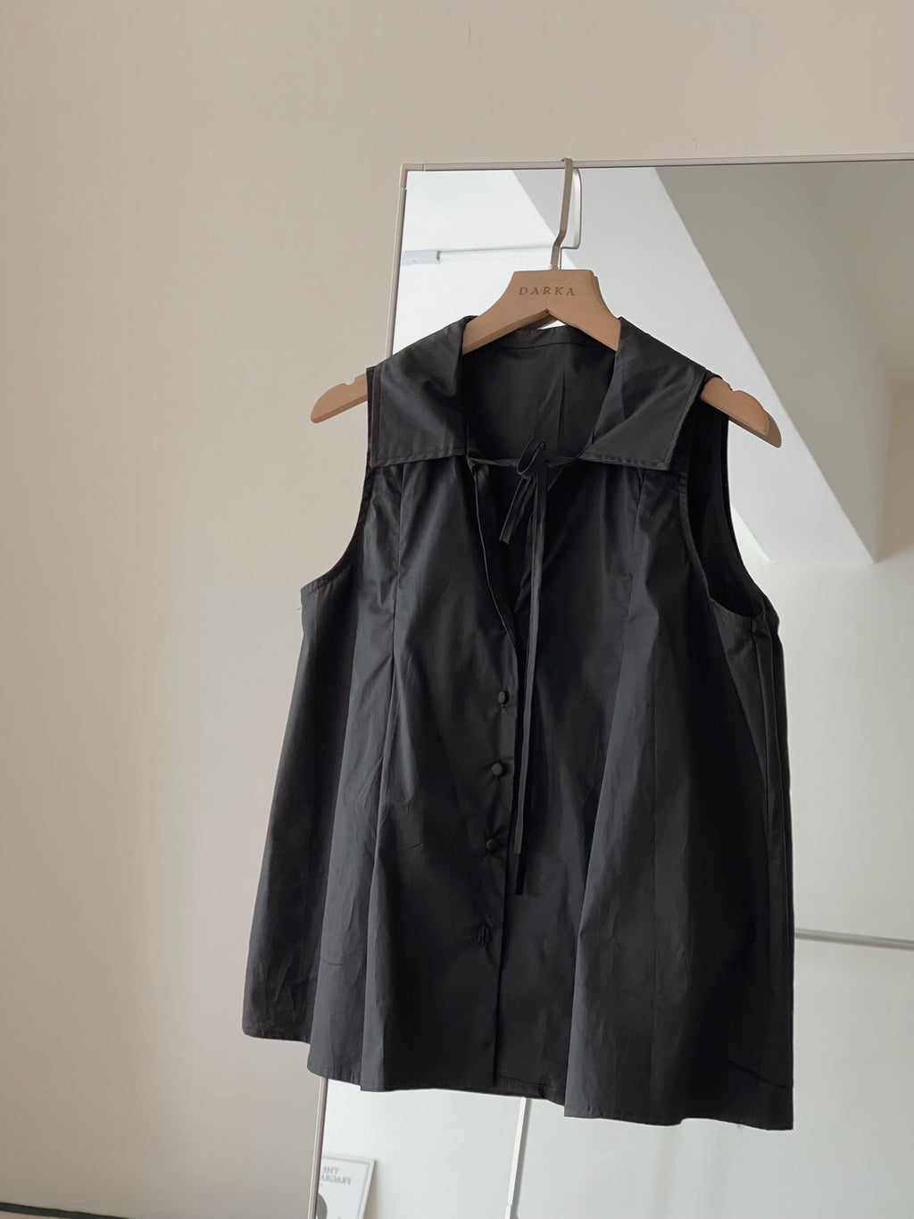 Collar Sleeveless Shirt / 系带翻领宽摆上衣