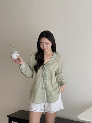 Anais V-Neck Loose Shirt / 清冷风宽松V领衬衫