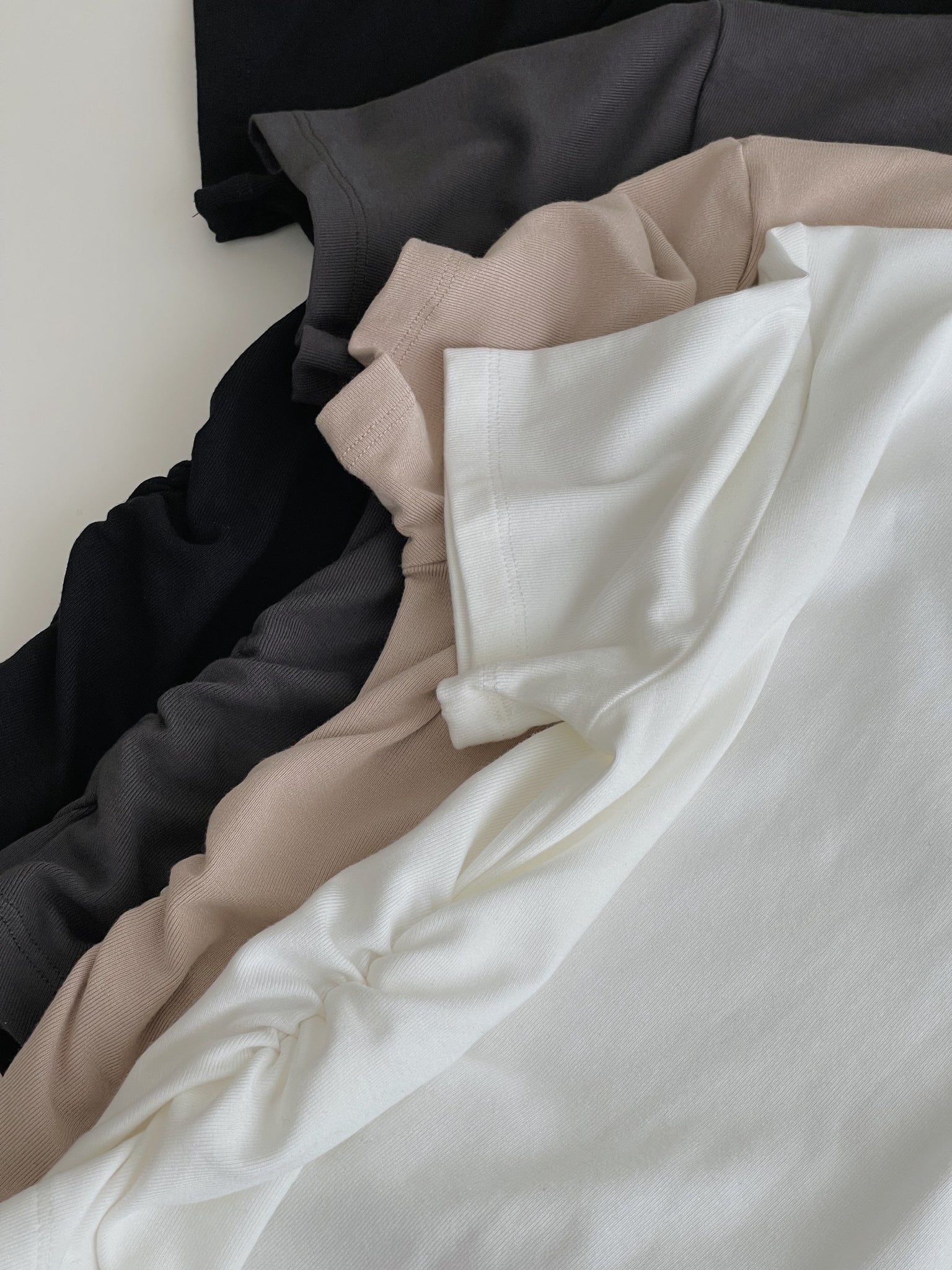Pendant Mock Neck Top / 小吊坠半高领打底上衣