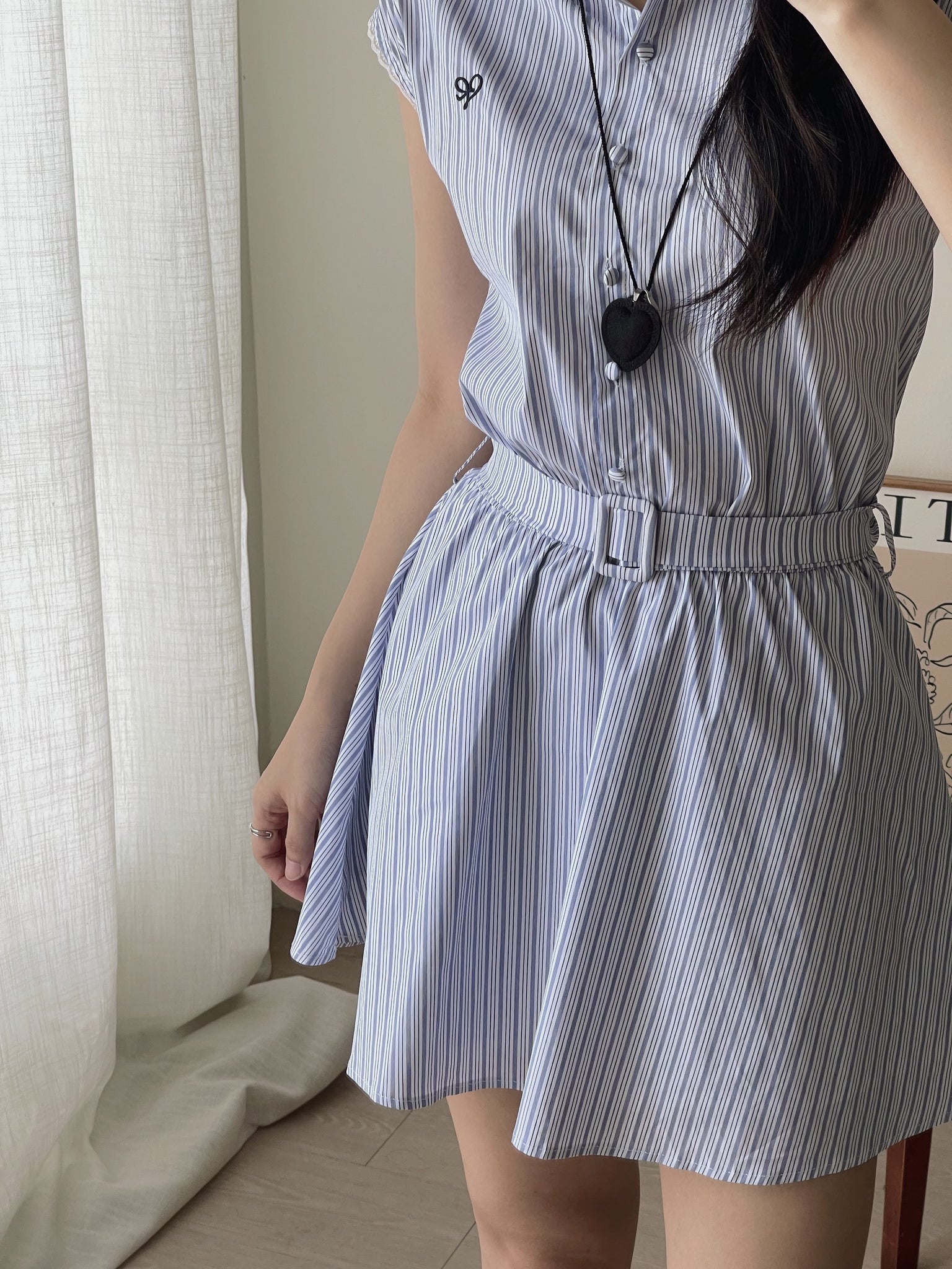 Prep Breeze Collar Dress / 刺绣学院风绑带连衣裙
