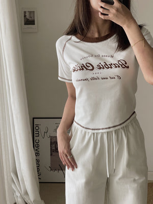 Graphic Crop Tee / 个性字母短上衣