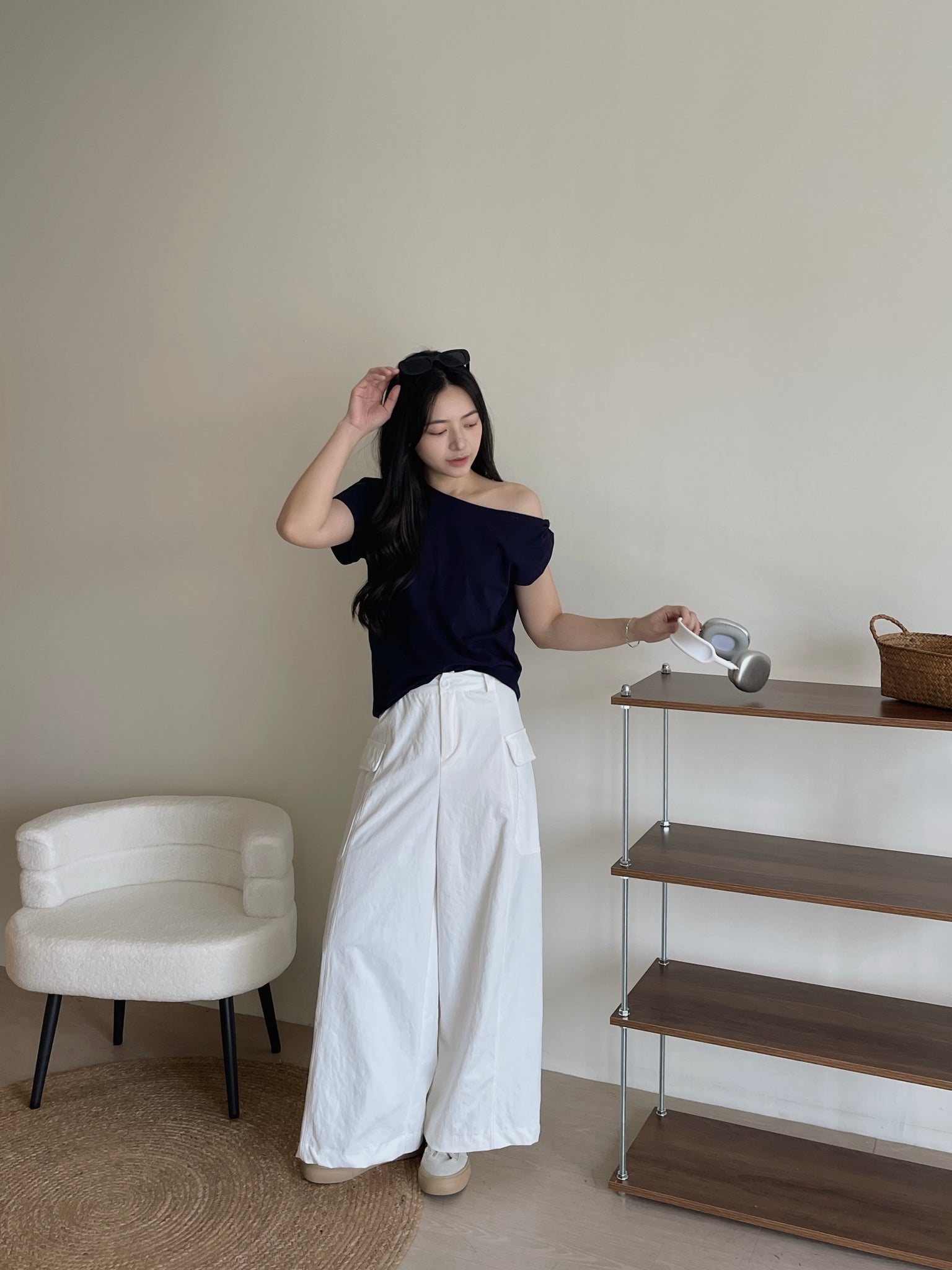 Knot Sleeve Casual Tee / 露锁骨显瘦扭结斜领T恤