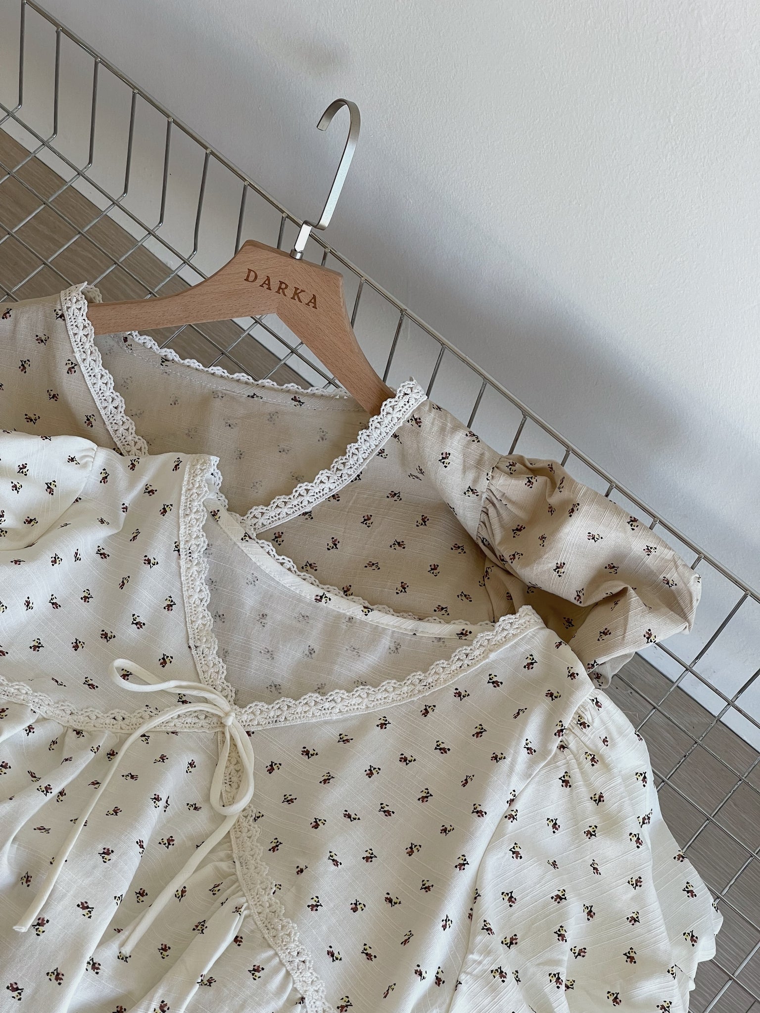 Mimosa French Blouse / 碎花蕾丝拼接上衣