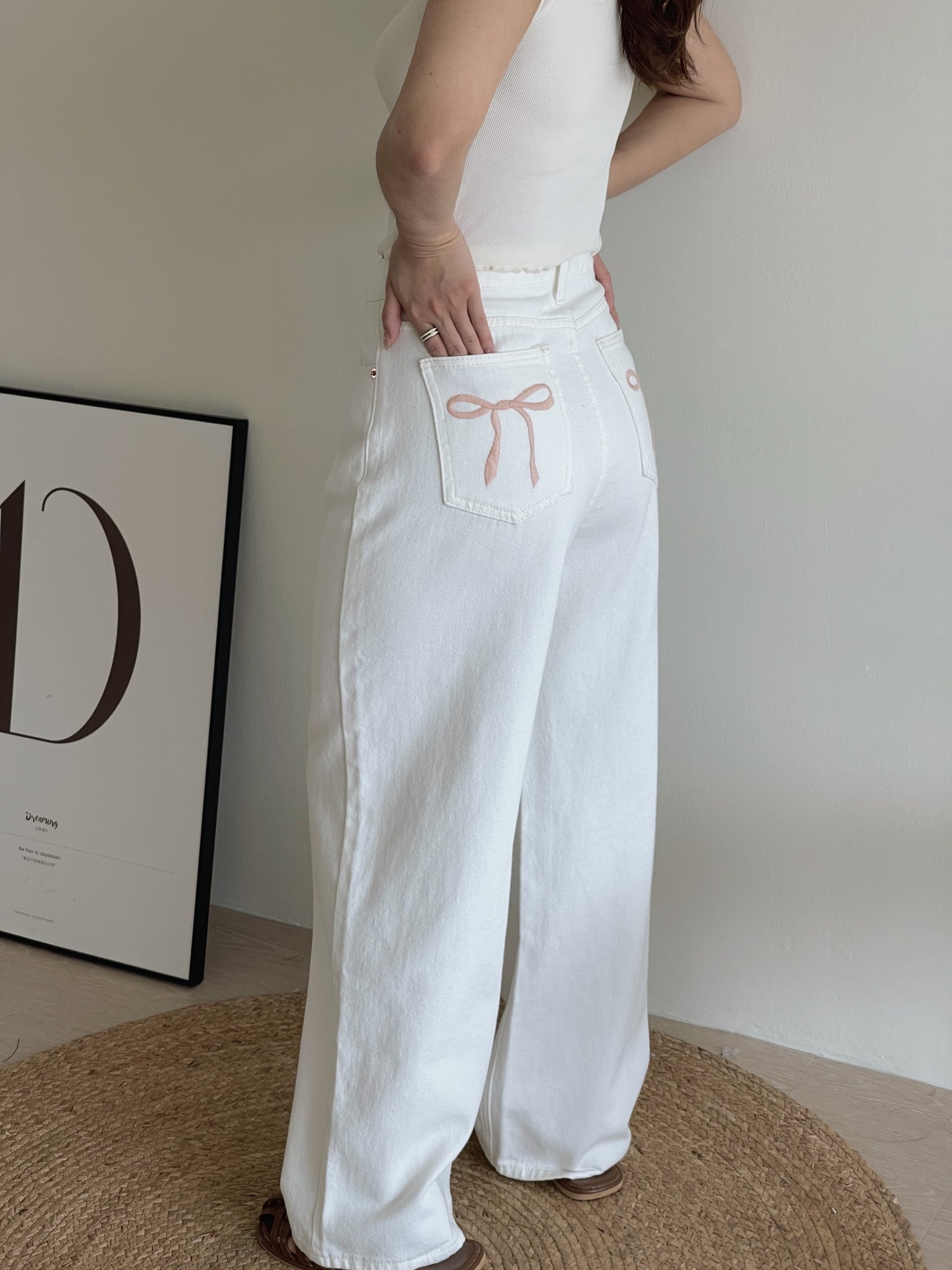 Ribbon Embroidered White Denim / 刺绣白色牛仔阔腿裤