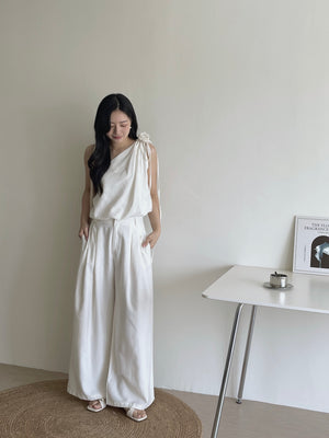 Vera Oblique Minimalist Set / 立体花斜肩阔腿裤套装