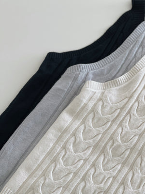 Halterneck Cable Knit Top / 挂脖麻花针织上衣