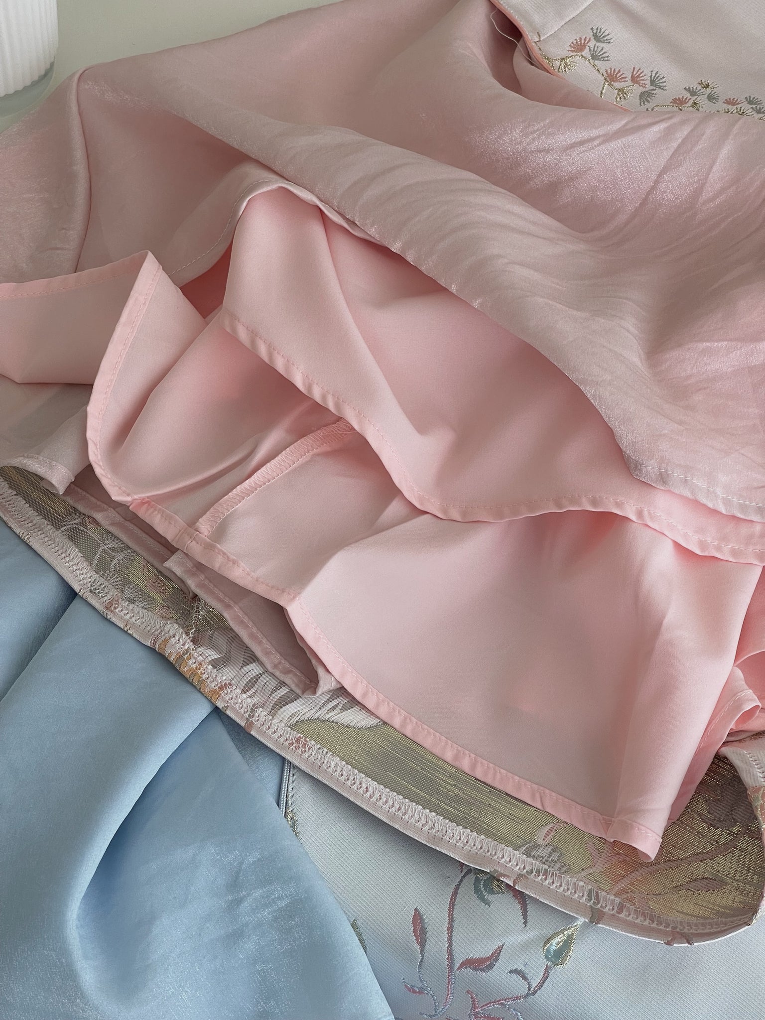 Dreamy Blossom Cheongsam Dress / 绮梦花锦挂脖拼接旗袍裙