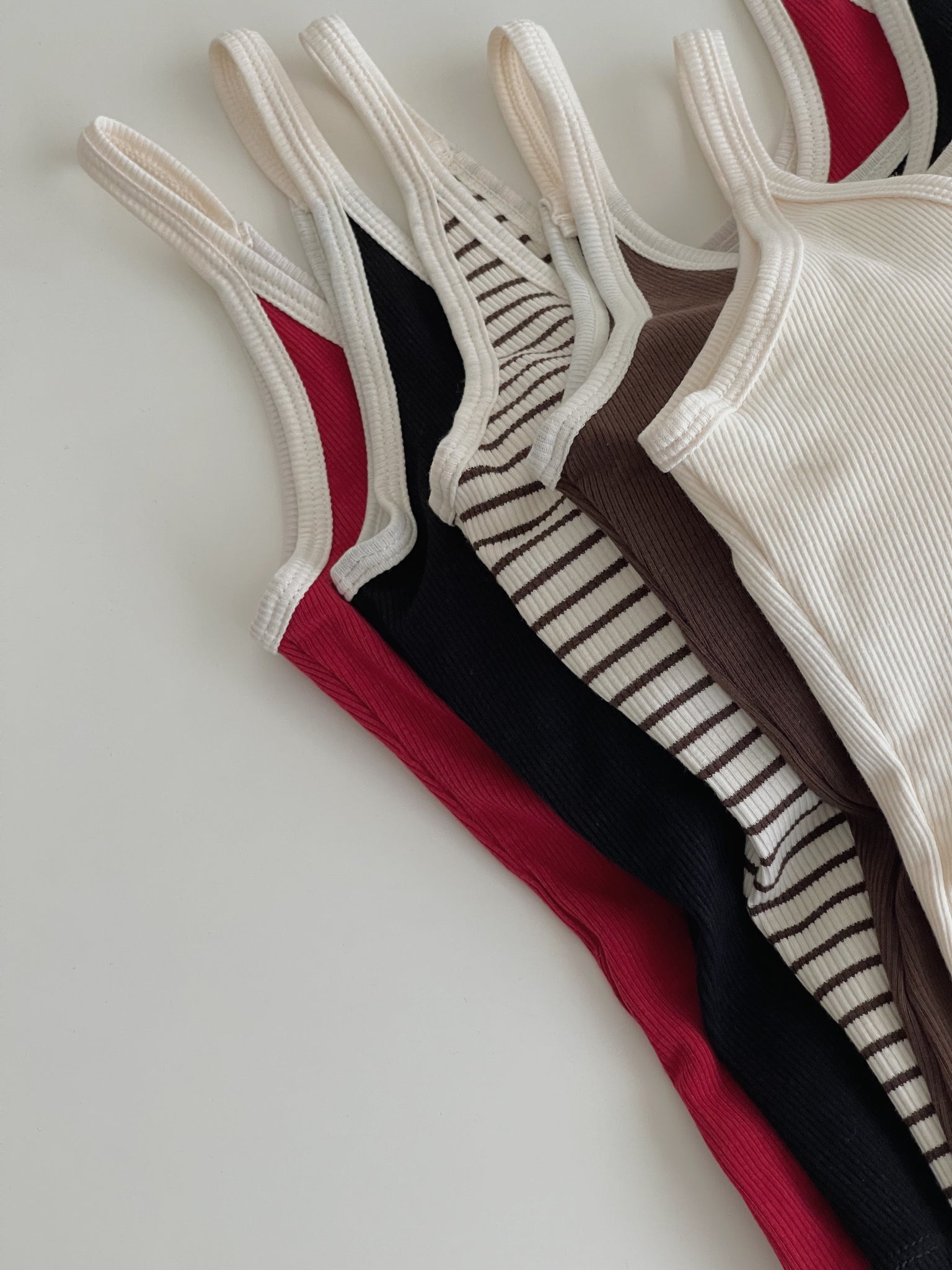 Contrast Trim Padded / 撞色边吊带胸垫背心