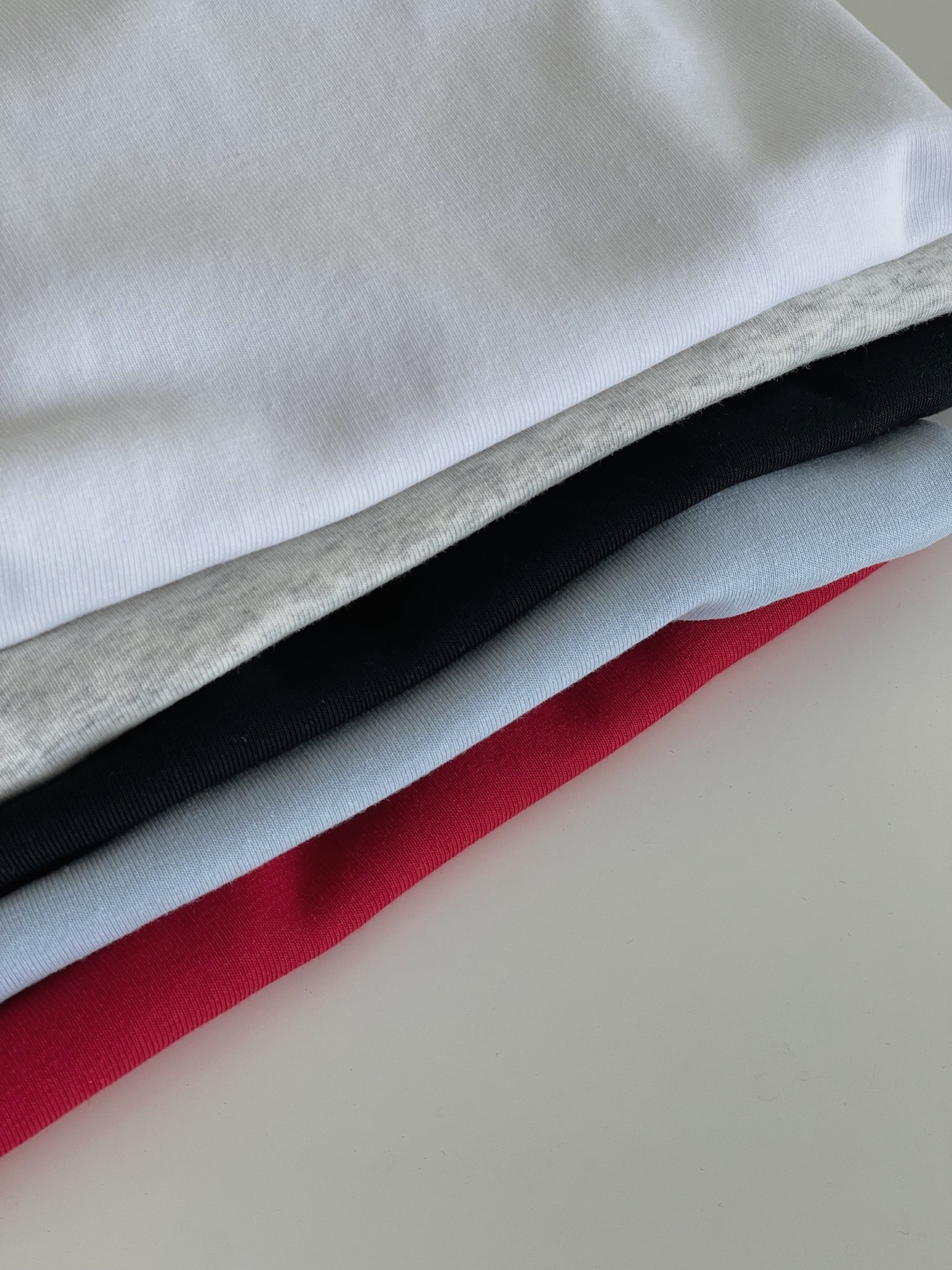 Basic Cotton Tee / 纯色基础棉质修身T恤