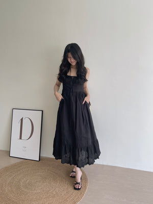 Stella Black Dress / 优雅下摆刺绣连衣裙