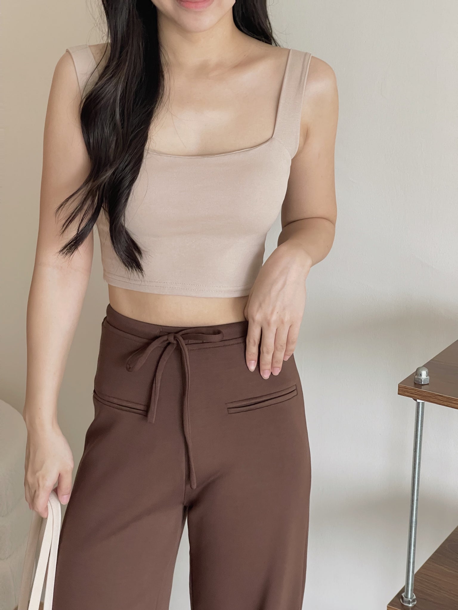 Sleeveless Crop Top With Removable Pad / 大方领遮副乳胸垫背心