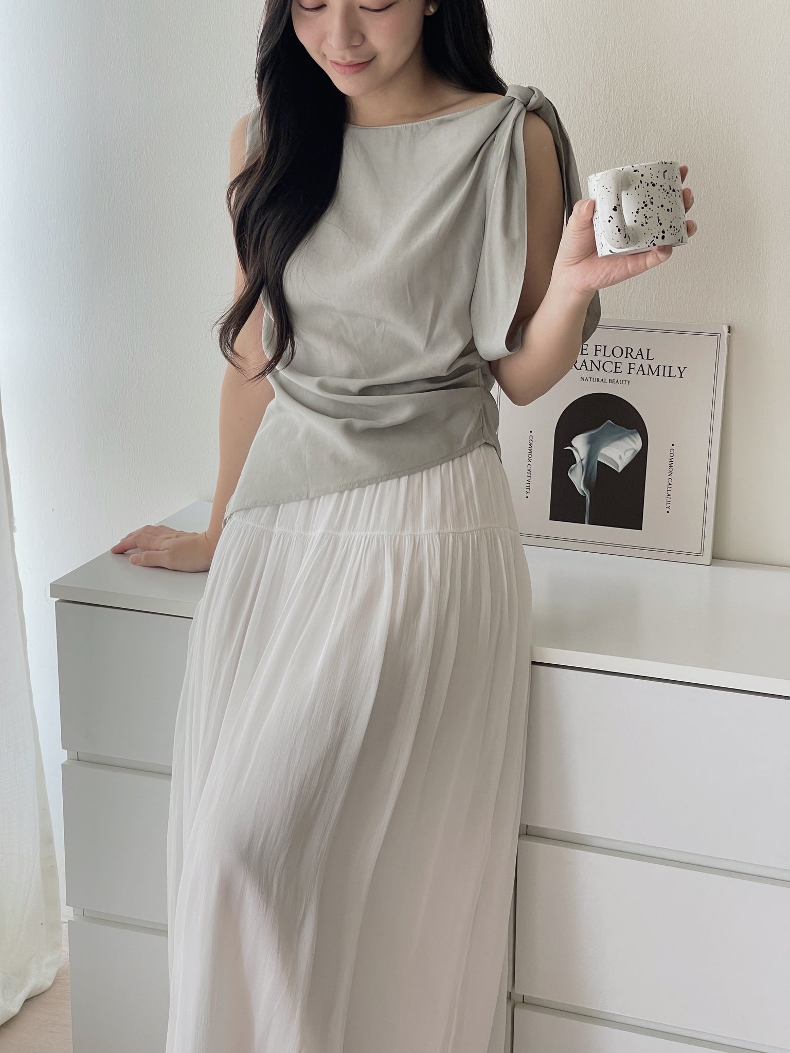 Wide Shoulder Ribbon Top / 宽领单肩系带不规则小衫