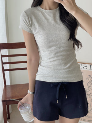 Basic Cotton Tee / 纯色基础棉质修身T恤