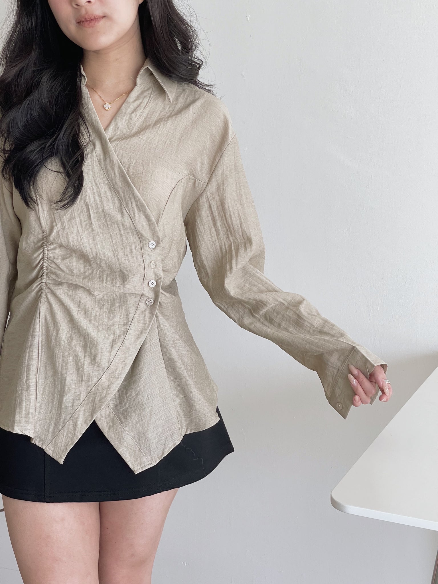 Laia Ruched Shirt / 设计感抽皱衬衫
