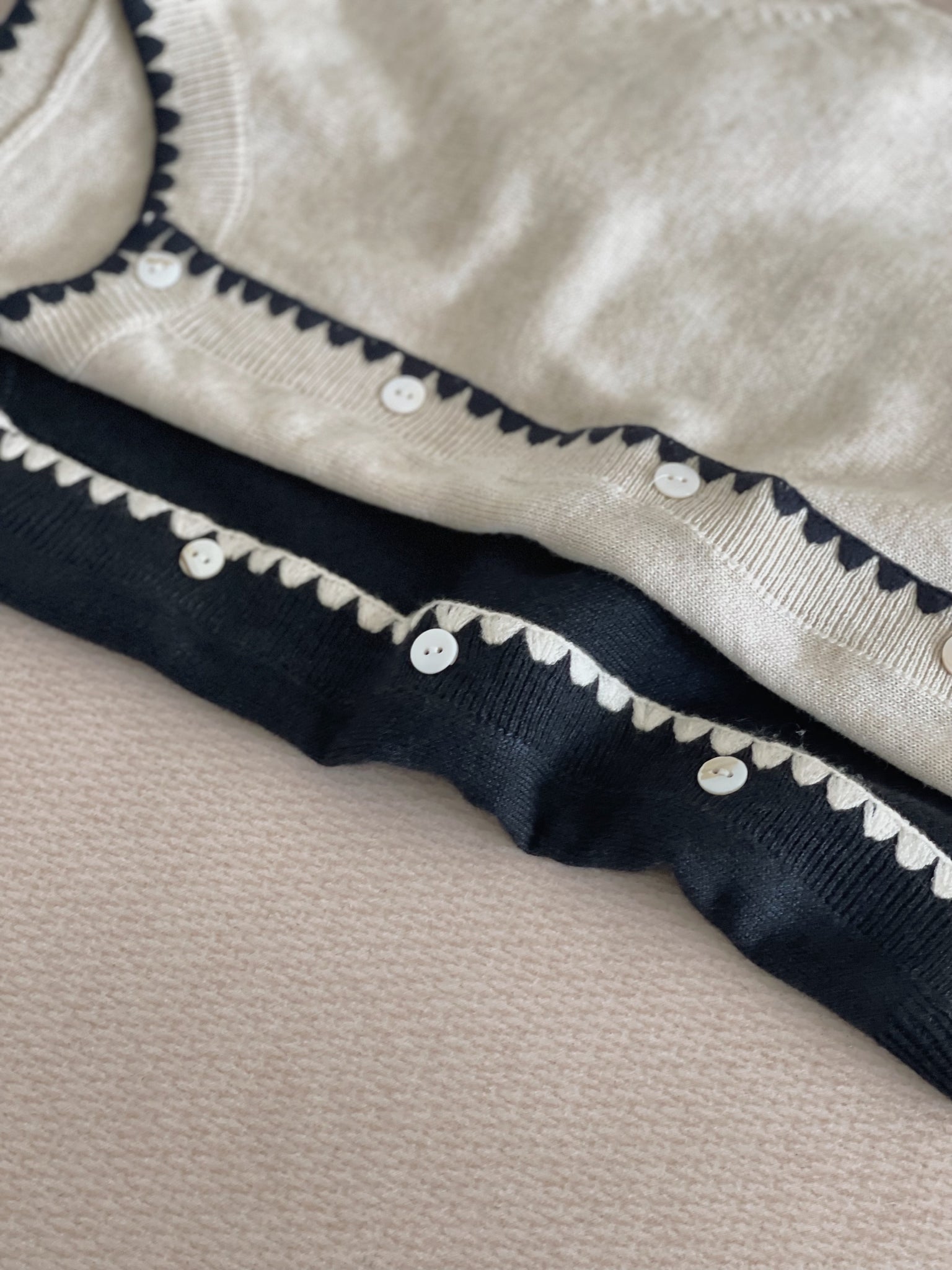 Flower Edge Knit Top / 圆领花边条针织开衬
