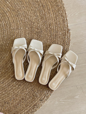 Bow Low Heeled Sandals / 修饰脚宽小高跟凉鞋