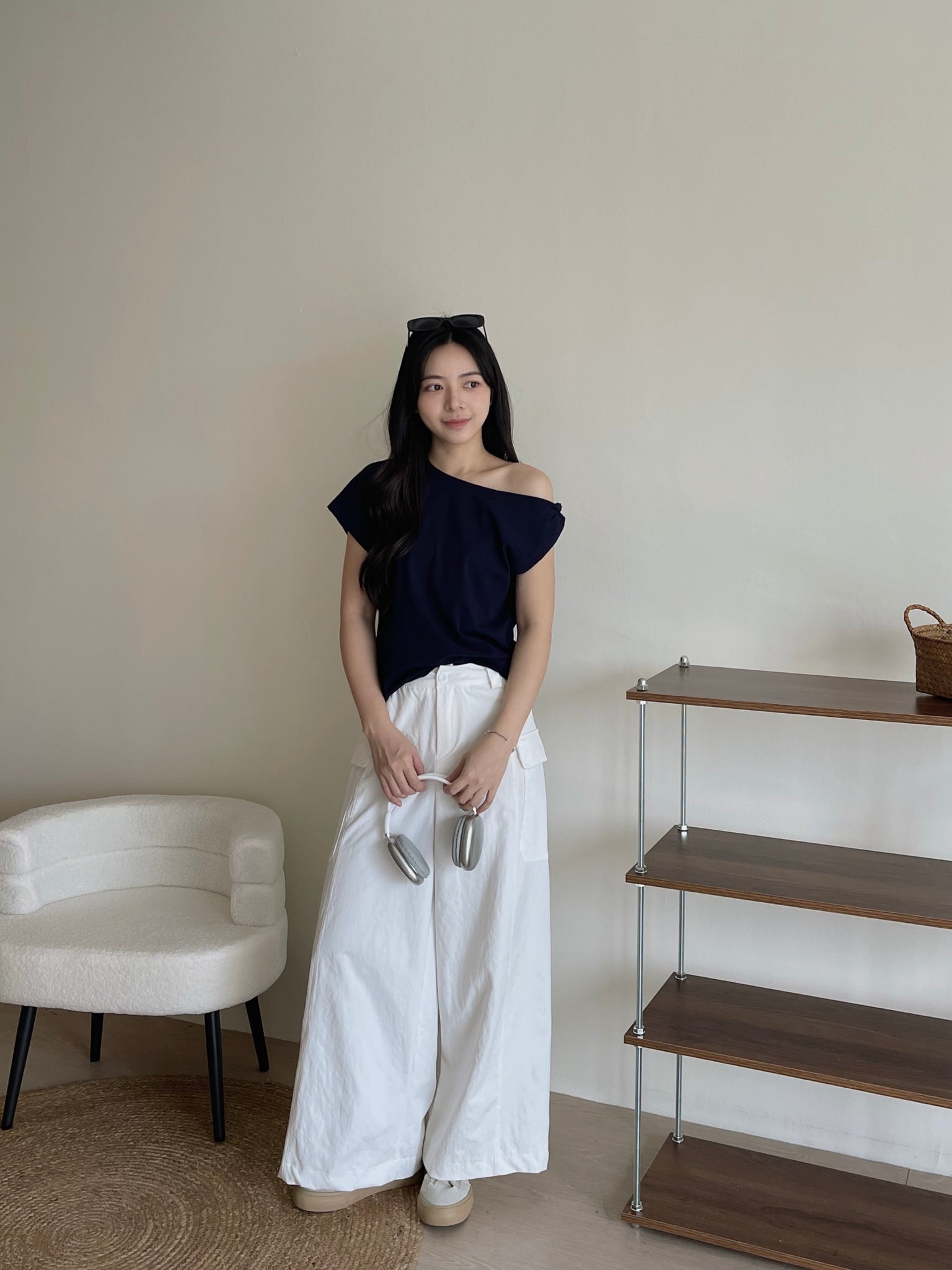 Knot Sleeve Casual Tee / 露锁骨显瘦扭结斜领T恤