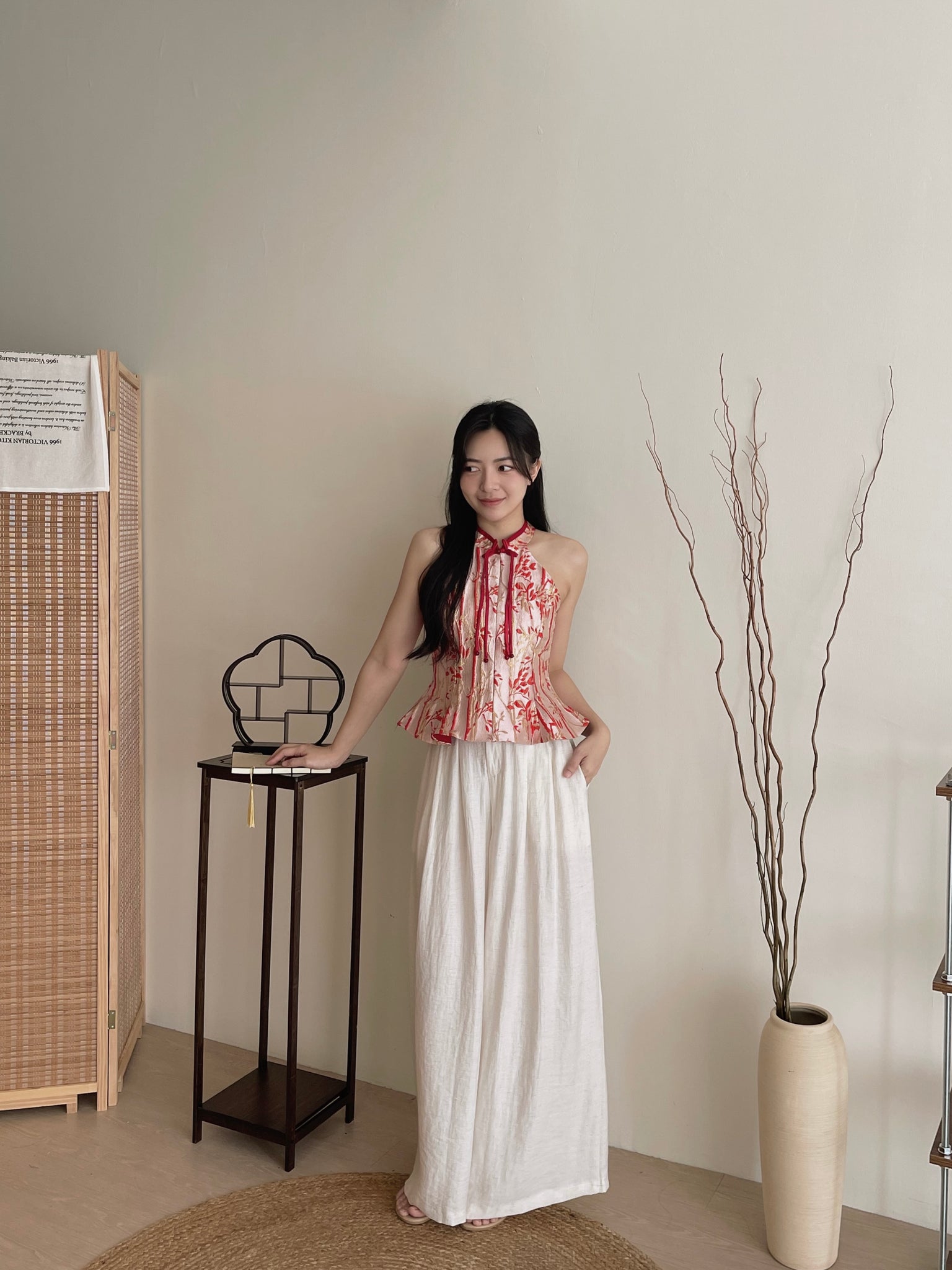 Lustrous Gold Brocade Halter Top / 金缕流芳-浮雕提花旗袍上衣