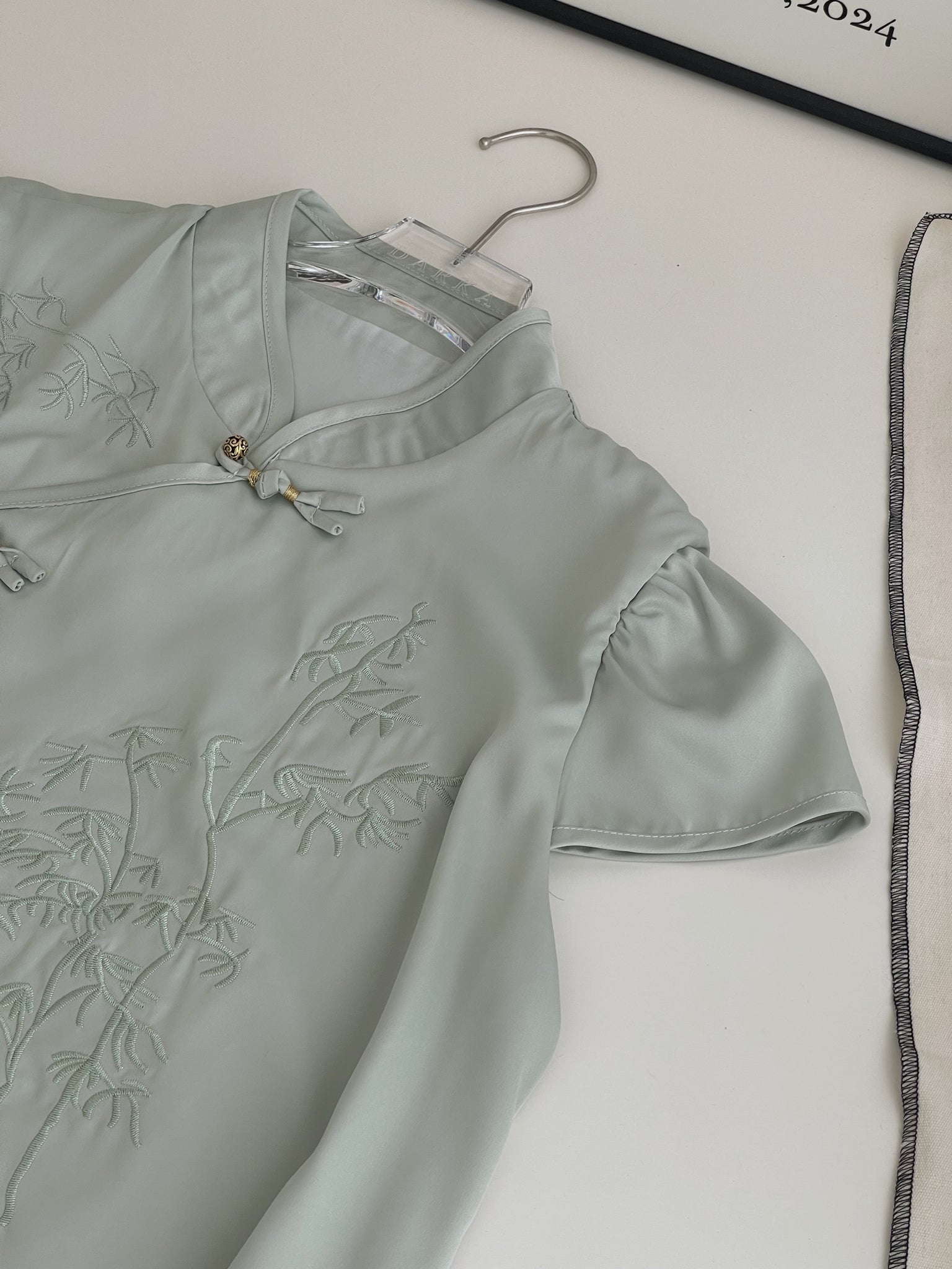 Bamboo Embroidered Silk Top / 竹青刺绣盘扣上衣