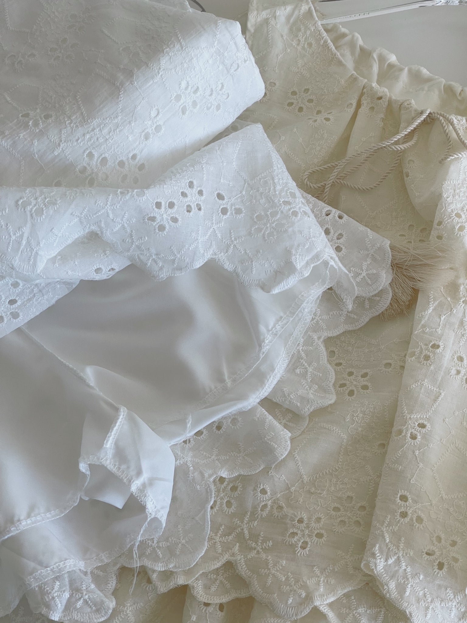 Holiday Eyelet Set / 刺绣抽绳度假套装