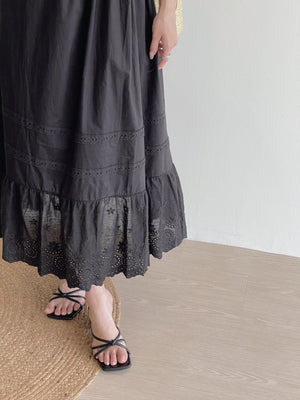 Stella Black Dress / 优雅下摆刺绣连衣裙