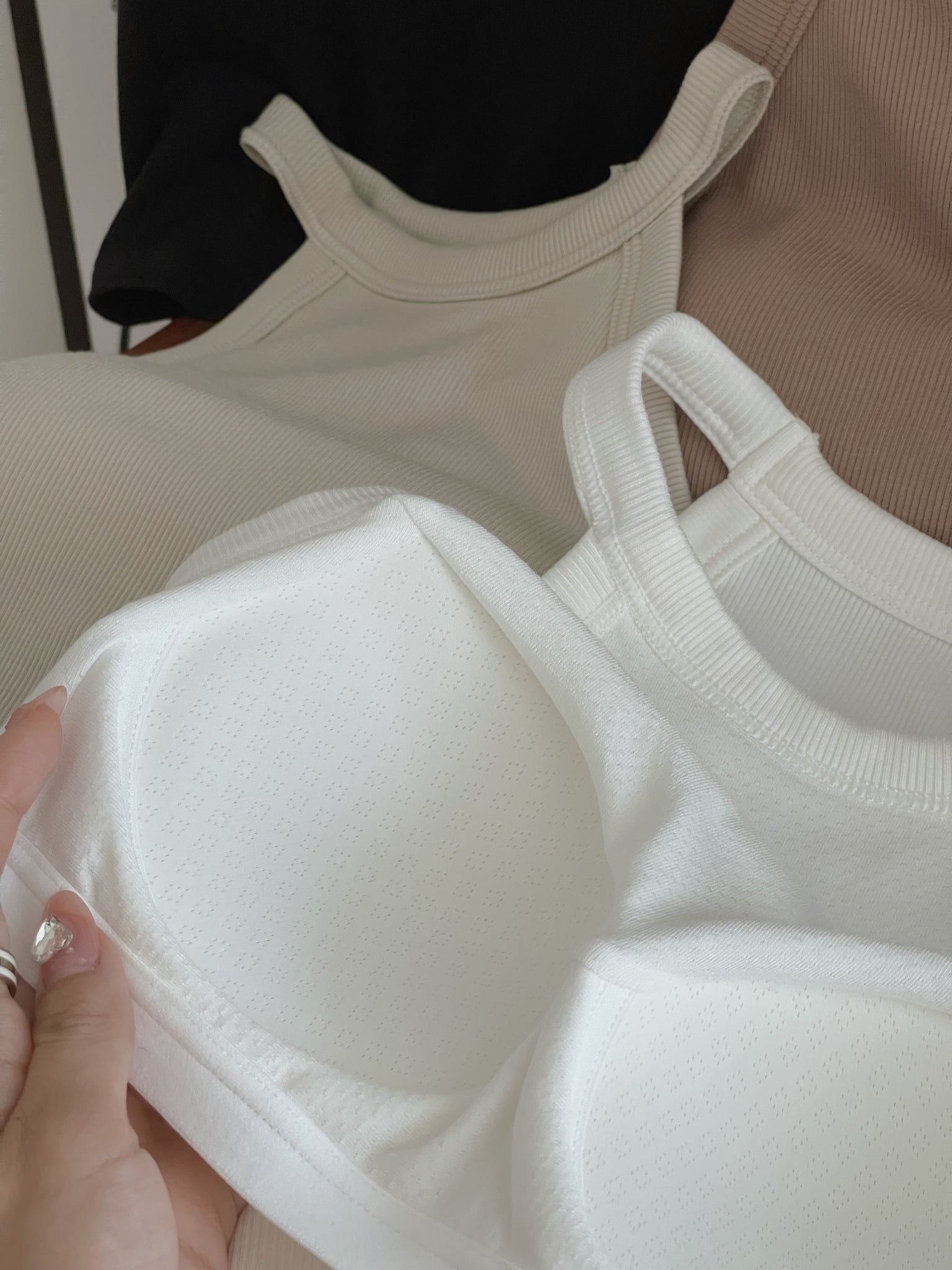 Halterneck Padded Top / 挂脖显锁骨胸垫上衣