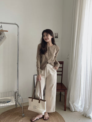 Soft Cloud Knit Cardigan / 软糯小金扣针织衫