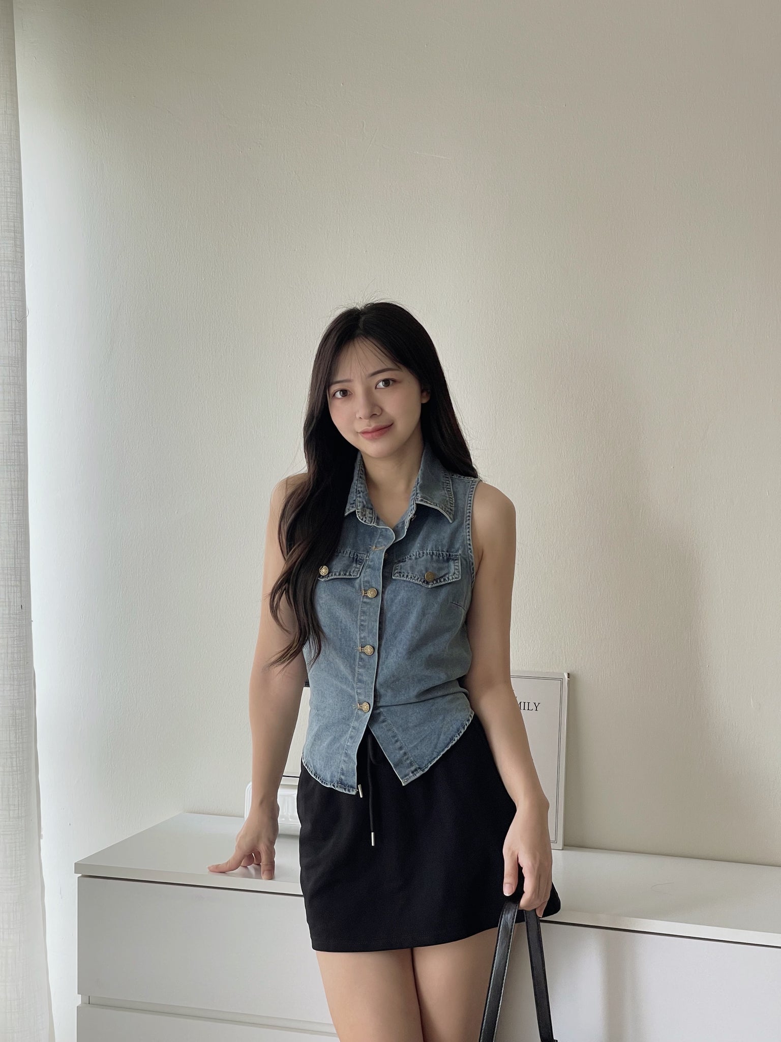 Collar Back Ribbon Top / 牛仔翻领后系带上衣