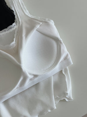 Lace Edge Padded Crop Top / 带胸垫遮副乳蕾丝短背心